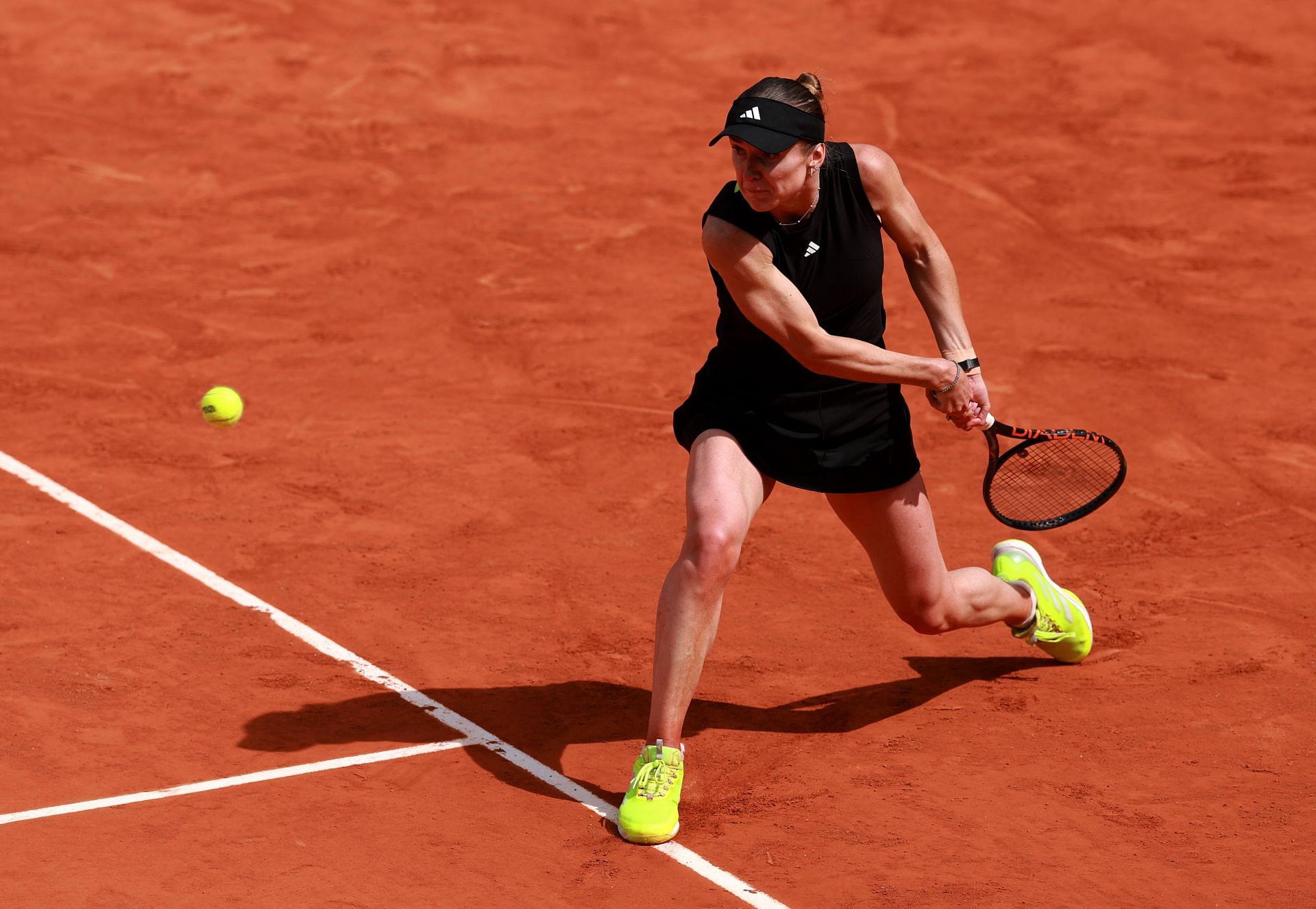 Elina Svitolina in action at the 2025 French Open - Image Source: Getty
